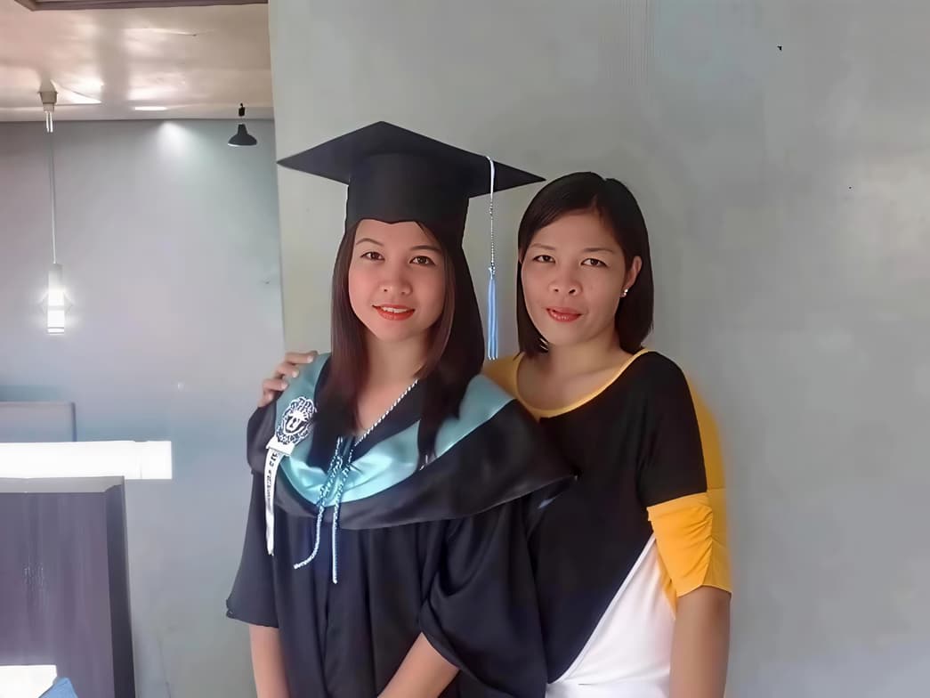 Graduation ceremony photo of Elainne Rose 