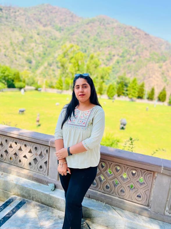 Travel snapshot of Akshita during a trip 