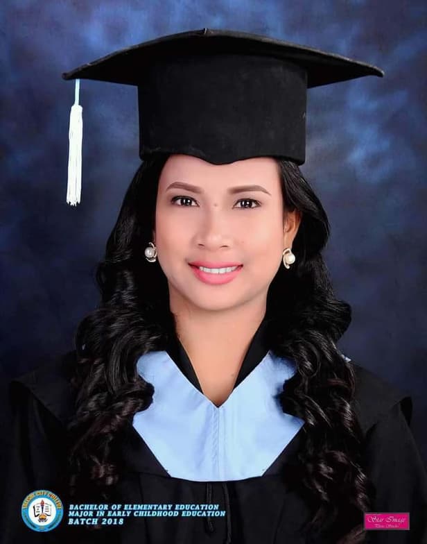 Graduation ceremony photo of Enin 