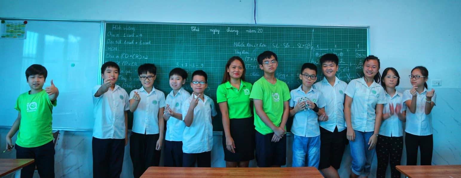 Geraldine conducting a lesson 