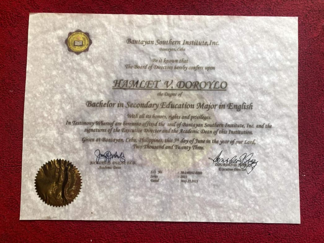 Verified degree or teaching certification of Hamlet 