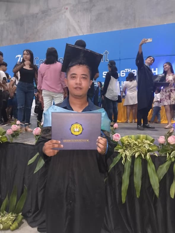 Graduation ceremony photo of Hamlet 