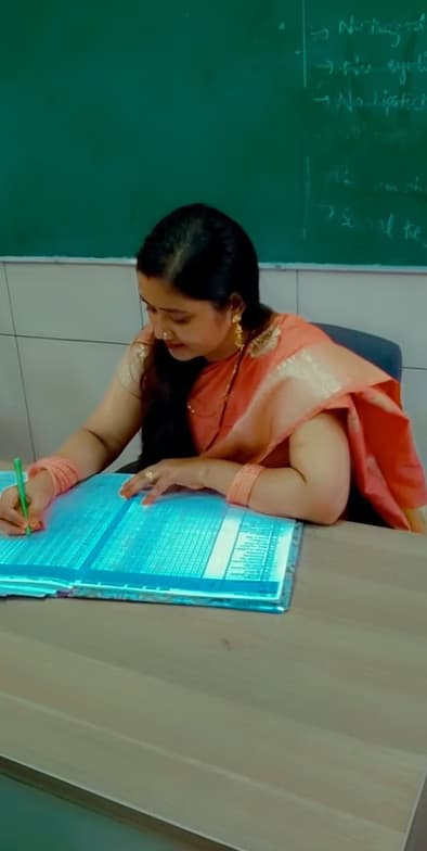 Kusum  conducting a lesson 