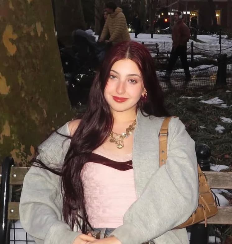 Profile photo of Mia, Singing tutor at Wiingy 