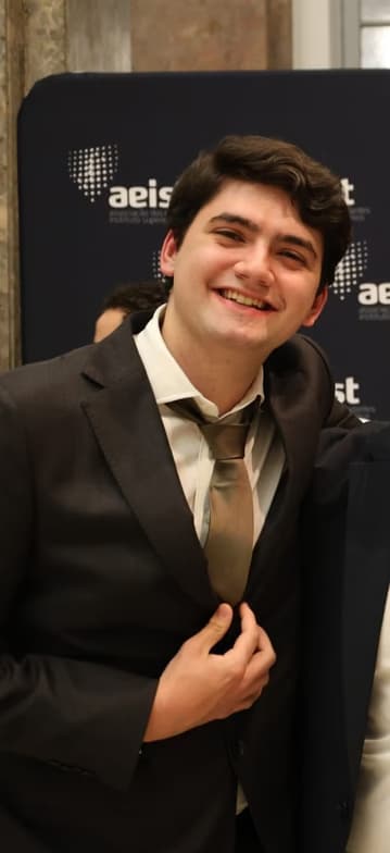 Profile photo of Hugo, Mathematics tutor at Wiingy 