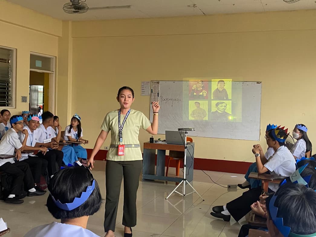 Judy Ann conducting a lesson 