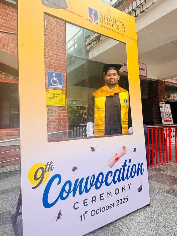 Graduation ceremony photo of Saba 