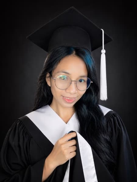 Graduation ceremony photo of Aple Joy 