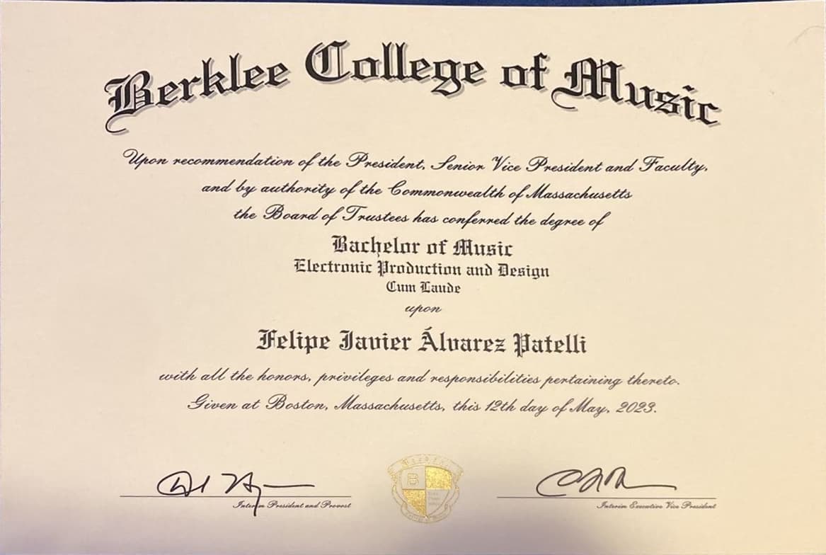 Verified degree or teaching certification of Felipe 