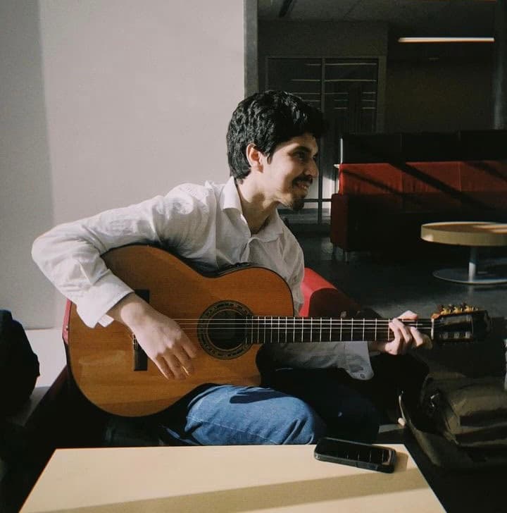 Profile photo of Felipe, Guitar tutor at Wiingy 