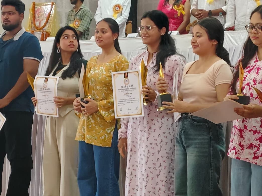 Graduation ceremony photo of Sonakshi  