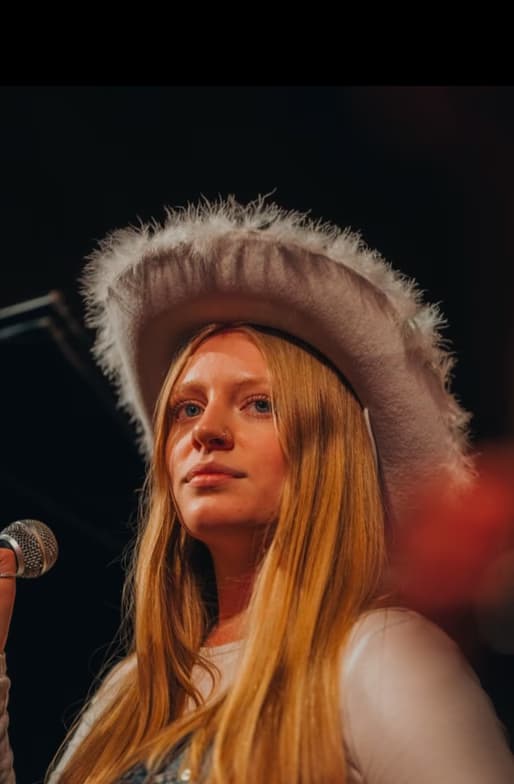 Profile photo of Hattie, Singing tutor at Wiingy 