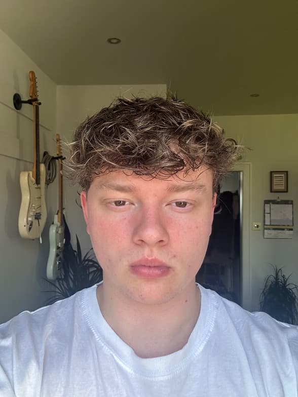 Profile photo of Oscar, Guitar tutor at Wiingy 