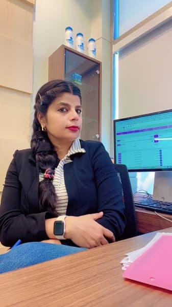 Profile photo of Reet, English tutor at Wiingy 