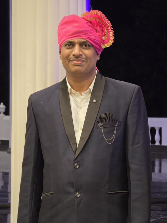 Profile photo of Vinay , Physics tutor at Wiingy 