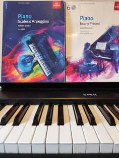 Profile photo of Momo Low, undefined tutor at Wiingy