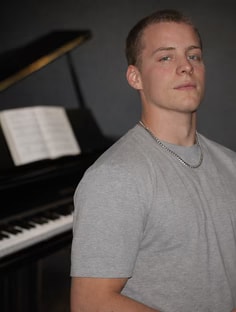 Profile photo of Gulliver Dickson, undefined tutor at Wiingy