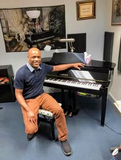 Profile photo of Thomas  Saunders , undefined tutor at Wiingy