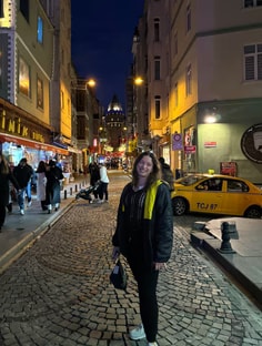 Profile photo of Kubra Dindar, undefined tutor at Wiingy