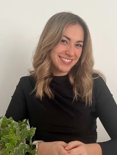 Profile photo of Bella Winslow, undefined tutor at Wiingy