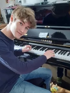 Profile photo of Robert Mitchell, undefined tutor at Wiingy