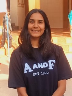 Profile photo of Divya Solanki , undefined tutor at Wiingy