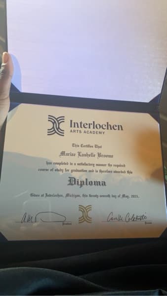 Mariaé graduated from Interlochen Arts Academy