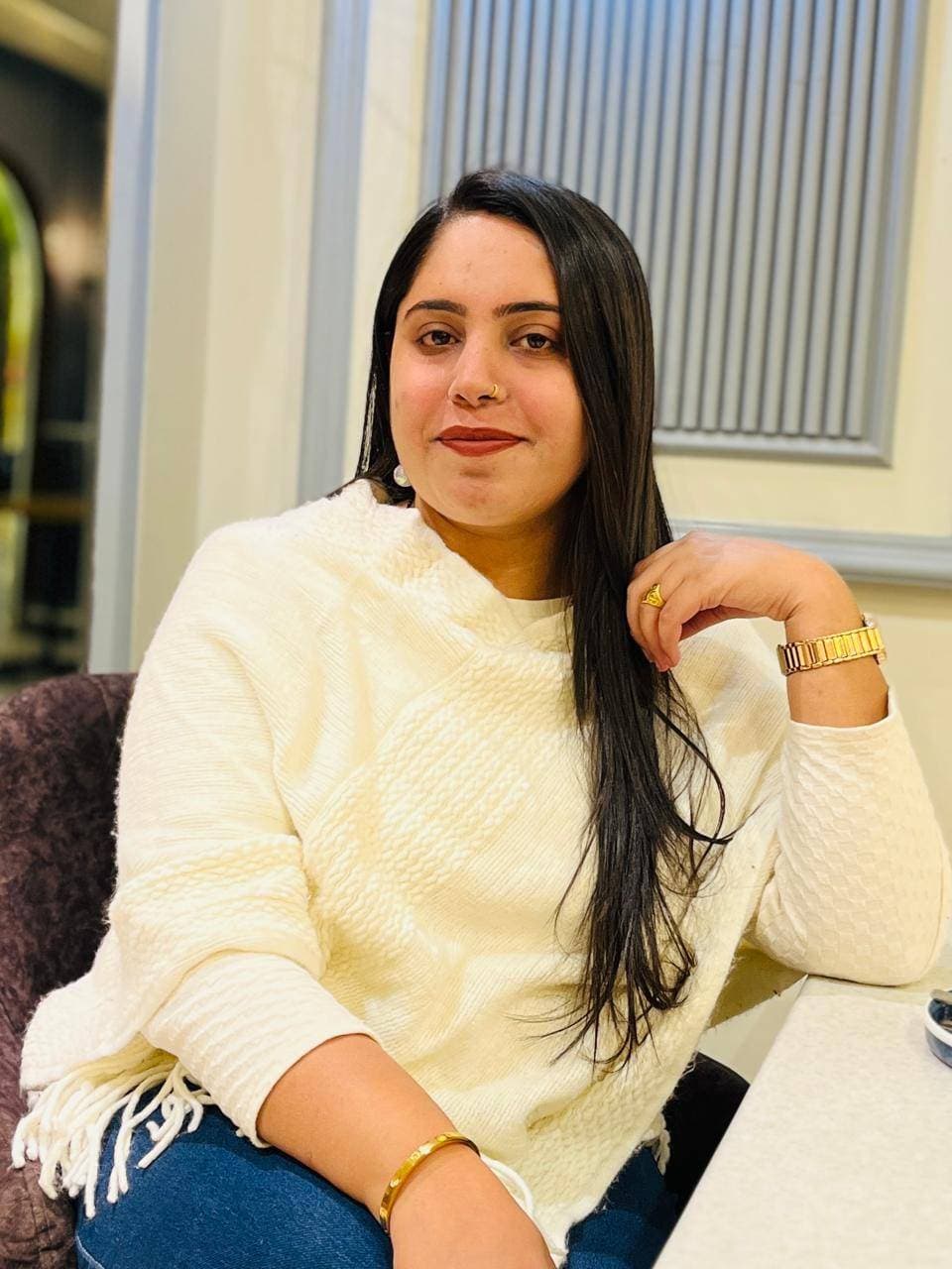 Profile photo of Akshita, Physics tutor at Wiingy