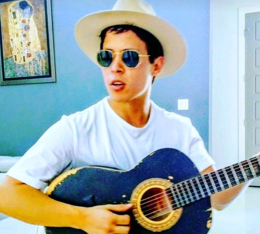 Profile photo of Eli, Guitar tutor at Wiingy